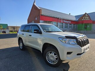 2018 Toyota Land Cruiser Prado 150 Series Рестайлинг 2, белый, 4700000 рублей, вид 3