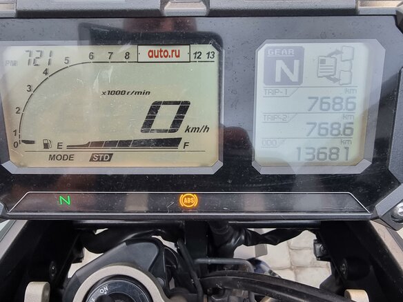2017 Yamaha MT-09 Tracer (FJ-09), серебристый, 920000 рублей