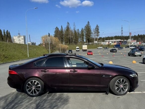 2017 Jaguar XF II, красный, 2400000 рублей - вид 4