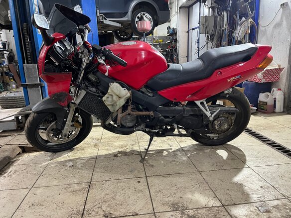 1998 Honda VFR 800, красный, 250000 рублей - вид 1