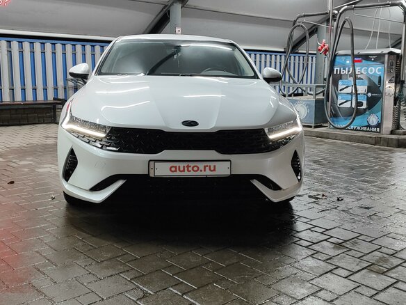 2020 Kia K5 III, белый, 3800000 рублей - вид 1