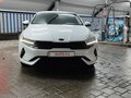 2020 Kia K5 III, белый, 3800000 рублей - вид 1