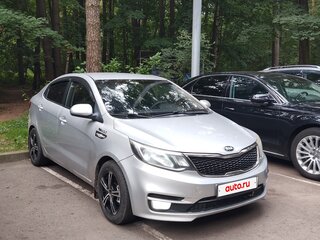 2016 Kia Rio III Рестайлинг, серебристый, 600000 рублей, вид 2