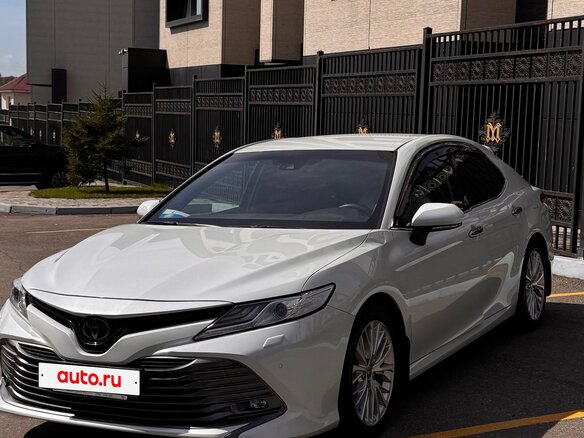 2021 Toyota Camry VIII (XV70), белый, 3050000 рублей - вид 4
