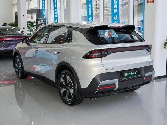 2026 Changan Qiyuan Q05 51.9 kWh II, серебристый, 2328000 рублей - вид 3