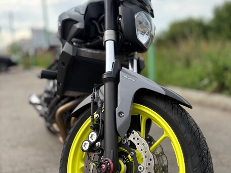2017 Yamaha MT-07 (FZ-07), серый, 720000 рублей, вид 2