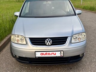 2005 Volkswagen Touran I, серебристый, 560000 рублей, вид 2