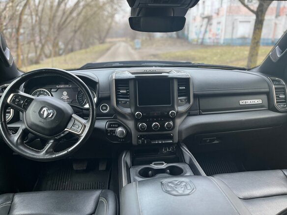 2020 Ram 1500 Crew Cab V, чёрный, 5100000 рублей - вид 9