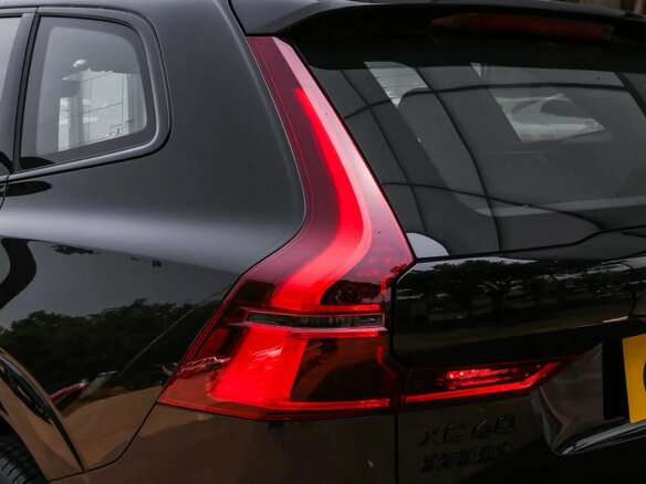 2025 Volvo XC60 II Рестайлинг 2, чёрный - вид 6