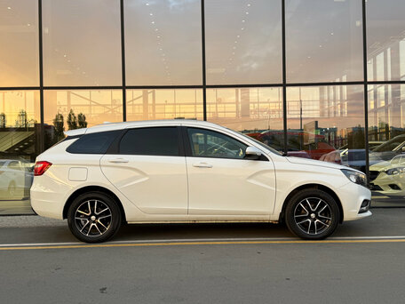 2018 Lada (ВАЗ) Vesta SW I, белый, 965000 рублей, вид 4
