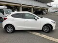 2022 Mazda 2 III (DJ) Рестайлинг, белый, 890700 рублей - вид 6