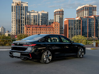 2022 BMW 7 серии 760i xDrive VII (G70), чёрный, 16900000 рублей, вид 4