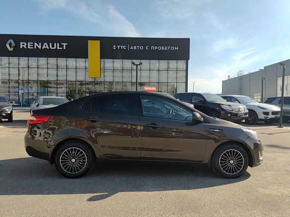 2014 Kia Rio 6-speed III, коричневый, 825000 рублей - вид 3