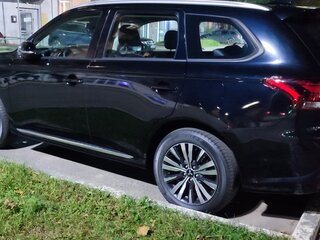 2022 Mitsubishi Outlander III Рестайлинг 3, чёрный, 2900000 рублей, вид 2