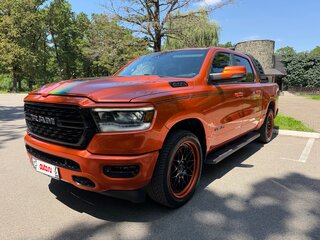 2022 Ram 1500 Crew Cab V, оранжевый, 6800000 рублей, вид 4