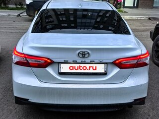 2019 Toyota Camry VIII (XV70), белый, 2200000 рублей, вид 3