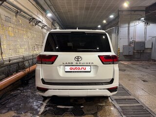 2022 Toyota Land Cruiser 300 Series, белый, 13200000 рублей, вид 4