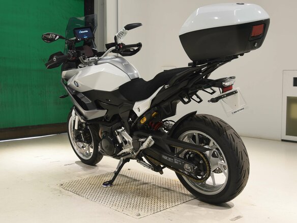 2022 BMW F 900 XR, серый, 900000 рублей - вид 2