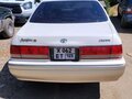 1998 Toyota Crown X (S150), белый, 600000 рублей - вид 2