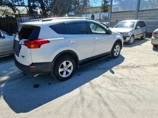 2013 Toyota RAV4 IV (XA40), белый, 1800000 рублей, вид 3