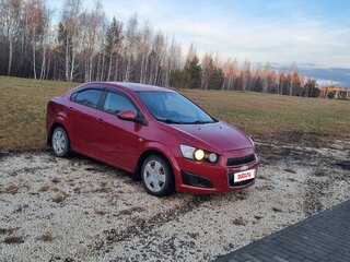 2014 Chevrolet Aveo II, красный, 610000 рублей, вид 2