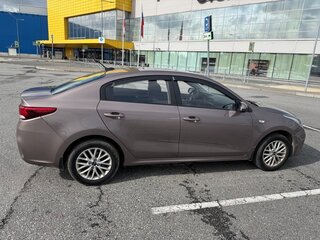 2018 Kia Rio IV, серый, 1000000 рублей, вид 3