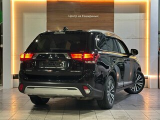 2020 Mitsubishi Outlander III Рестайлинг 3, чёрный, 2399900 рублей, вид 4