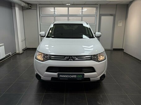 2013 Mitsubishi Outlander III, белый, 1299000 рублей, вид 2