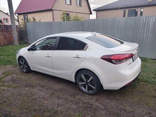2017 Kia Cerato III Рестайлинг (Classic), белый, 1550000 рублей, вид 2