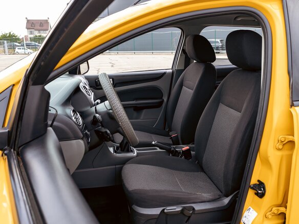 2011 Ford Focus II Рестайлинг, жёлтый - вид 10