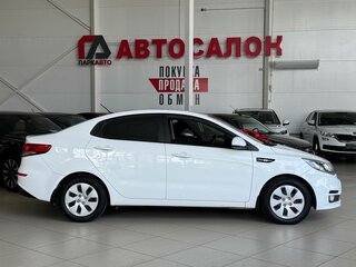 2016 Kia Rio III Рестайлинг, белый, 1175000 рублей, вид 4