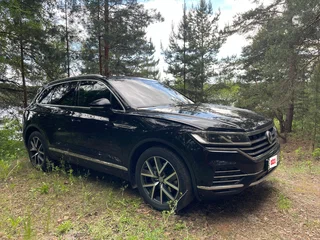 2019 Volkswagen Touareg III, чёрный, 5350000 рублей, вид 2