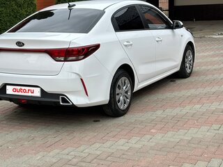 2021 Kia Rio IV Рестайлинг, белый, 1450000 рублей, вид 4