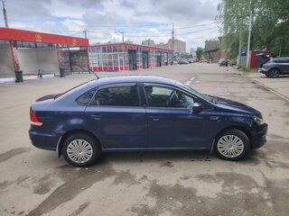 2016 Volkswagen Polo V Рестайлинг, синий, 880000 рублей, вид 2