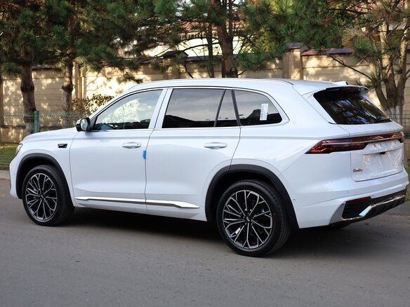 2026 Geely Monjaro (Xingyue L) I Рестайлинг 2 (China Market), белый, 4133000 рублей - вид 3