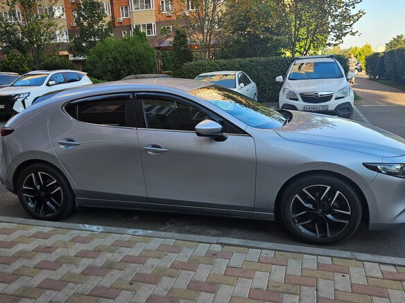 2021 Mazda 3 IV (BP), серый, 1790000 рублей - вид 3