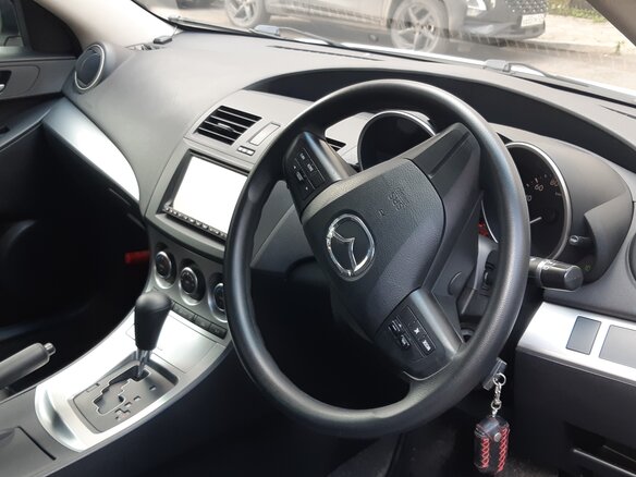 2010 Mazda Axela II, белый, 960000 рублей - вид 4