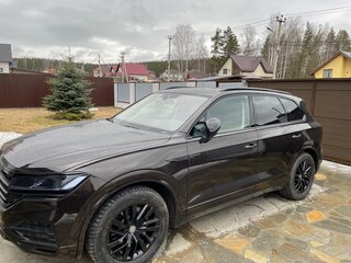 2019 Volkswagen Touareg III, коричневый, 3900000 рублей, вид 4