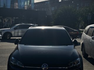 2018 Volkswagen Golf VII Рестайлинг, чёрный, 1800000 рублей, вид 1