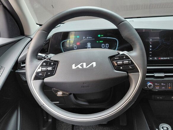 2022 Kia Niro II, чёрный, 1870999 рублей - вид 5