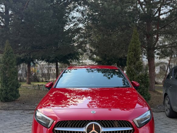 2019 Mercedes-Benz A-Класс 180 IV (W177), красный, 1890000 рублей - вид 1
