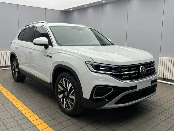 2023 Volkswagen Tayron I Рестайлинг, белый, 2500000 рублей - вид 3