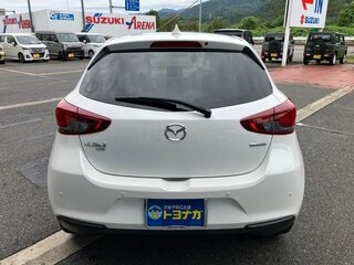 2022 Mazda 2 III (DJ) Рестайлинг, белый, 890700 рублей, вид 5