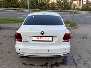2017 Volkswagen Polo V Рестайлинг, белый, 1150000 рублей, вид 2