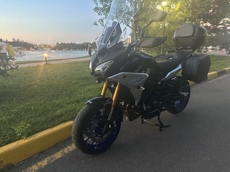 2018 Yamaha MT-09 Tracer (FJ-09), серебристый, 850000 рублей, вид 3