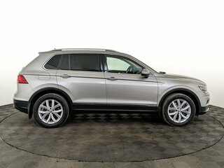 2018 Volkswagen Tiguan II, серебристый, 2910000 рублей, вид 4