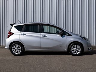 2017 Nissan Note e-Power II Рестайлинг, серебристый, 1499000 рублей, вид 5