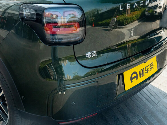 2026 Leapmotor A10 53 kWh, зелёный, 2245000 рублей - вид 12
