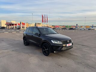 2017 Volkswagen Touareg II Рестайлинг, чёрный, 2700000 рублей, вид 3