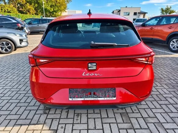 2022 SEAT Leon IV, пурпурный, 1972000 рублей - вид 6